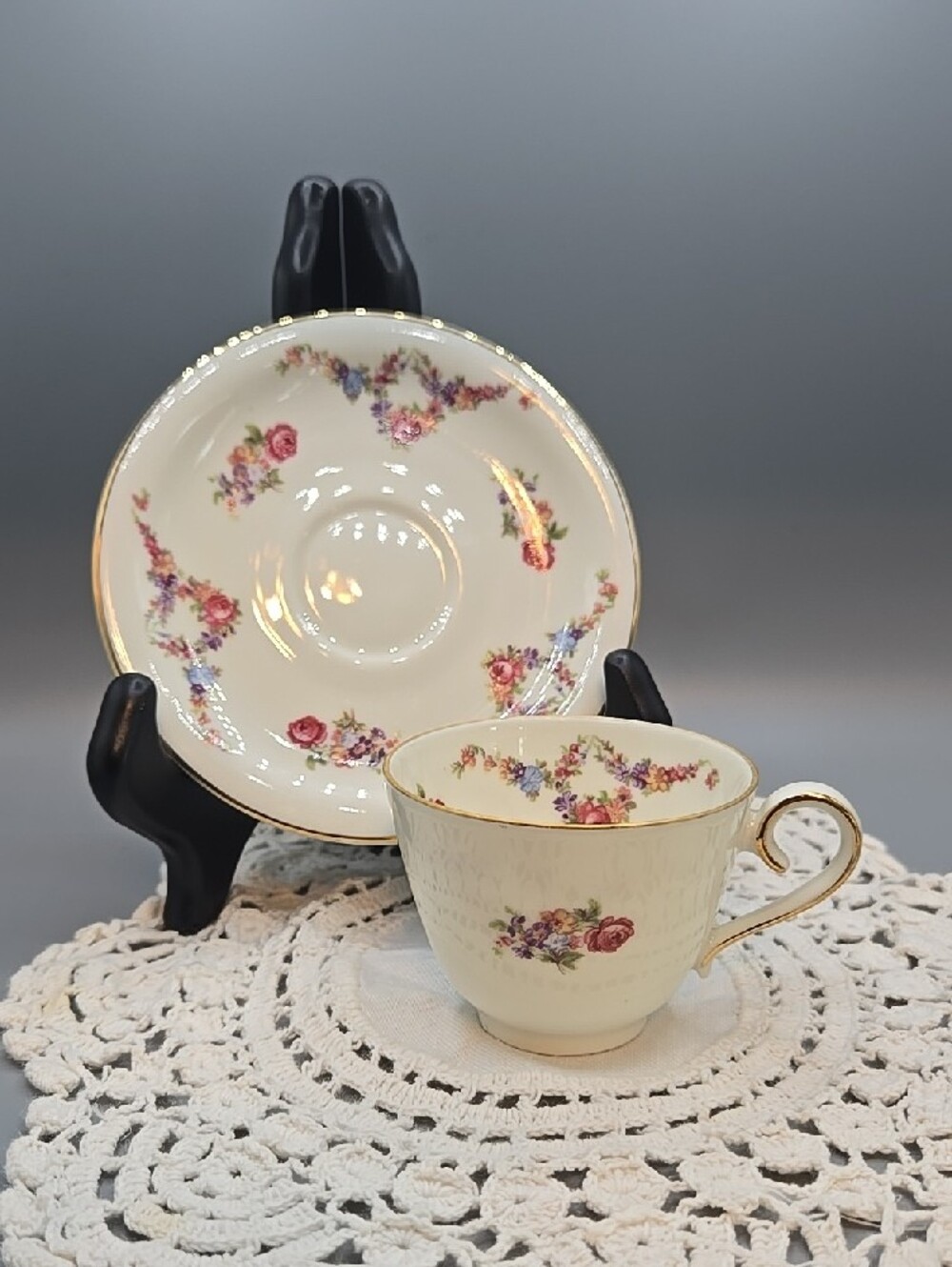 Classic Floral Teacup and Saucer Set - Cream with Pink Roses